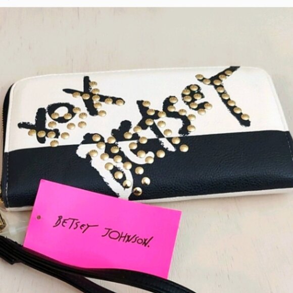 NWT  Betsey Johnson XOX BLACK & WHITE WALLET - Picture 1 of 7